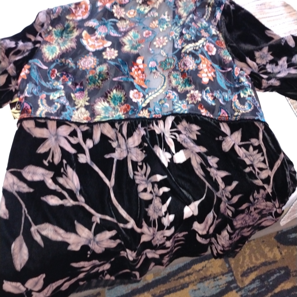 Multiples Velvet Robe with Floral Patterns - Picture 4 of 7
